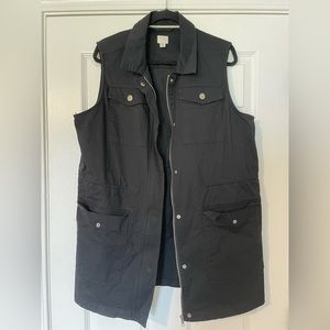 Long black zip up vest with pockets and drawstring waist // size XXL
